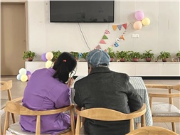 當(dāng)你老到忘了世界，我該拿什么來愛你